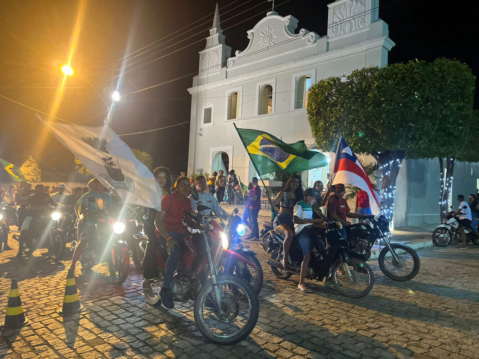 10 ANOS DO DESFILE DE MOTOCICLISTAS DE RIBEIRA DO AMPARO FOI SHOW